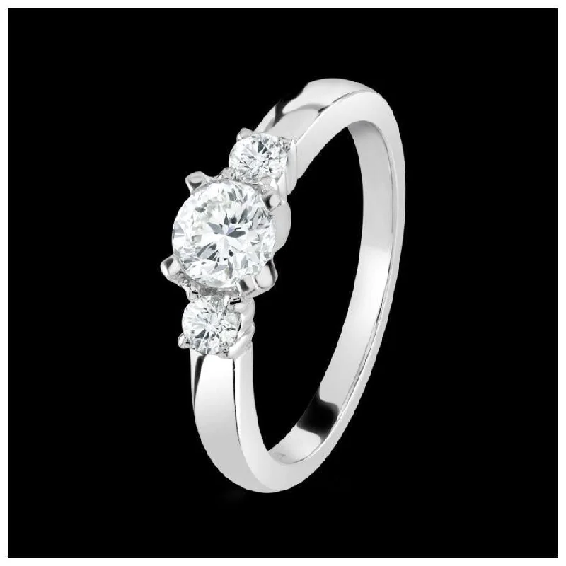 18ct white gold claw set 3 stone Diamond ring