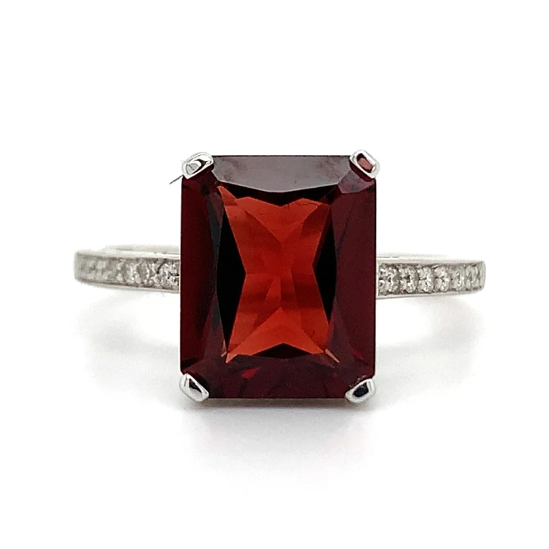 9ct White Gold 4.75ct Garnet and Diamond Ring