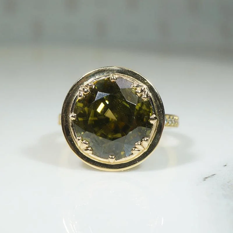 Unbelievable 15.75ct Zircon in 18k Gold & Diamond Ring