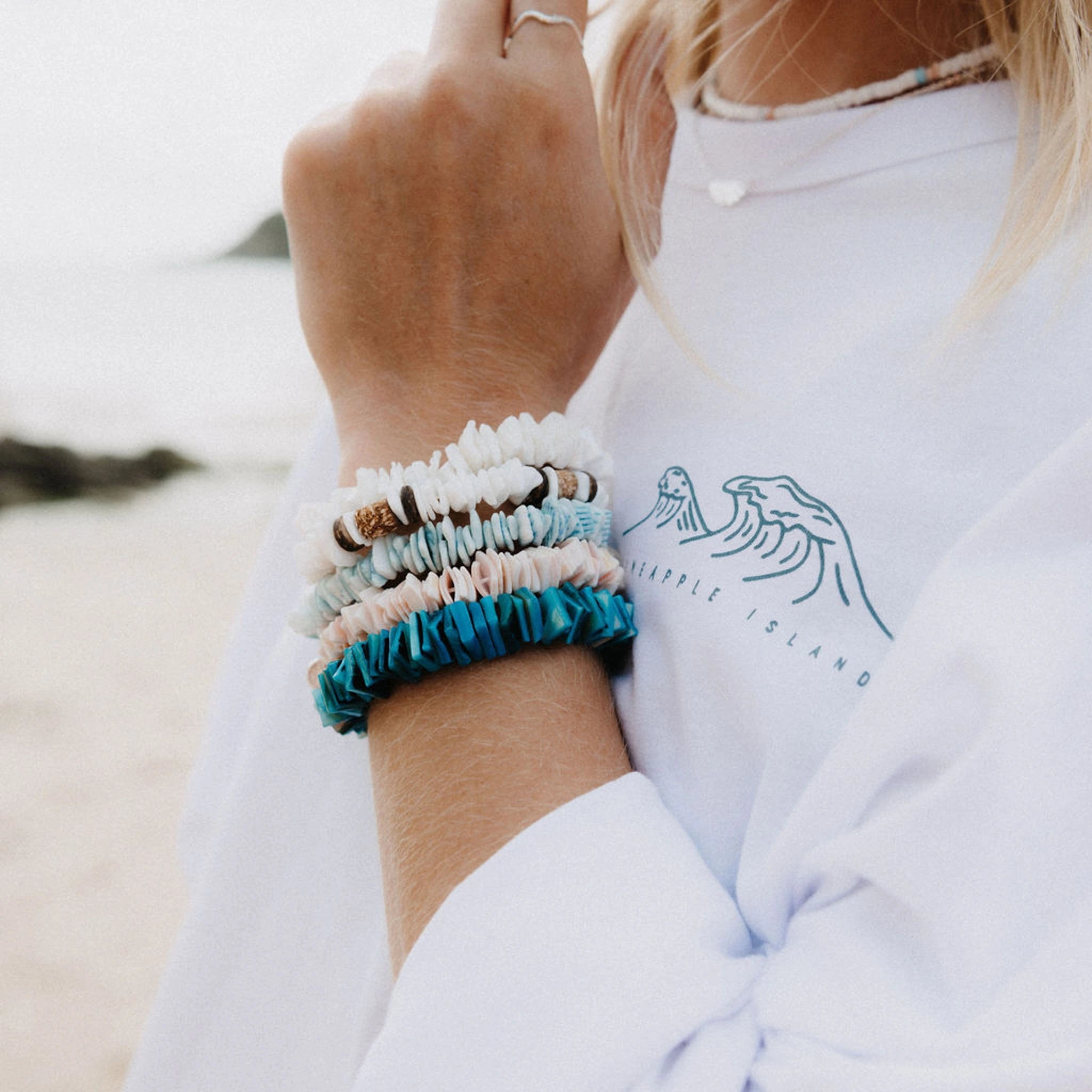 The Gili Puka Shell Bracelet - White