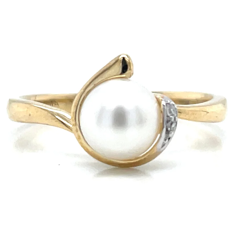 9ct Yellow Gold Pearl And Diamond Ring